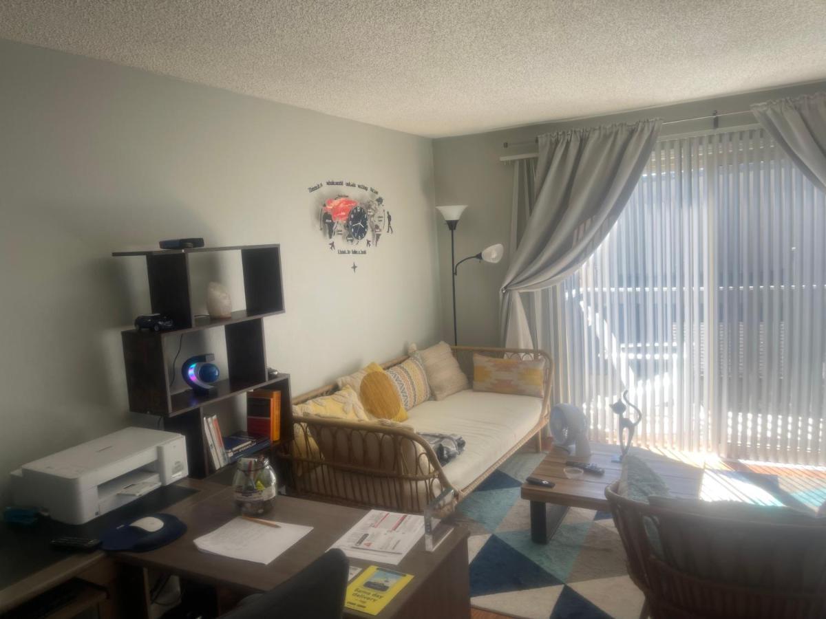 Shared Space With Private Room In Beautiful Lakefront Apartment 联邦路 外观 照片