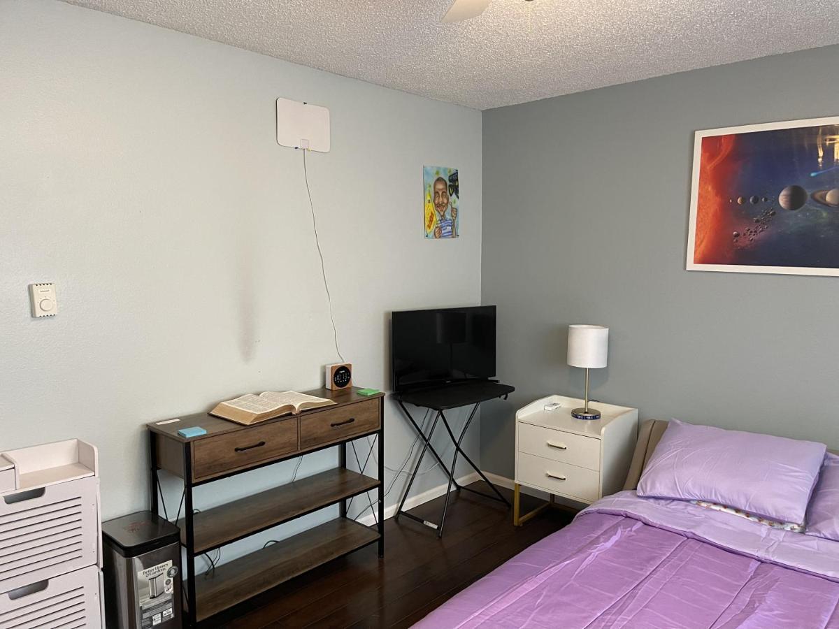 Shared Space With Private Room In Beautiful Lakefront Apartment 联邦路 外观 照片